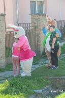 076